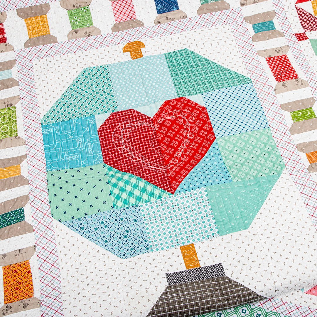 The World of Lori Holt -P120-WORLDOFLH - Justin Fabric!