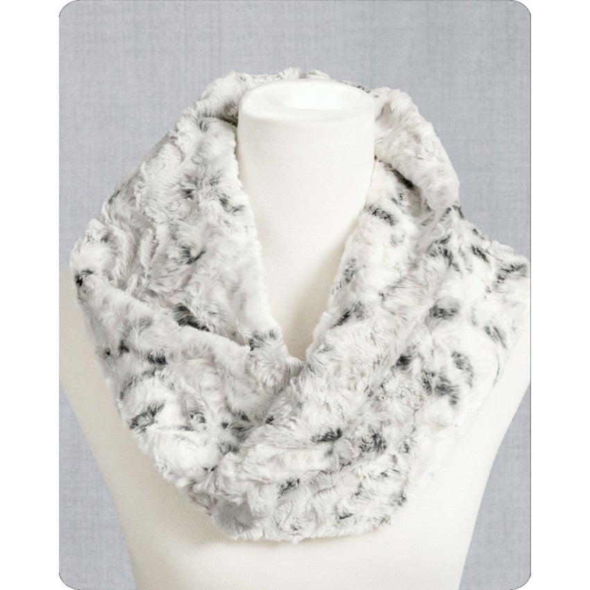 Snowy Owl Infinity Scarf Cuddle Kit by Shannon Fabrics -KIT-SHACKISSPSNWYOWL-ALL - Justin Fabric!